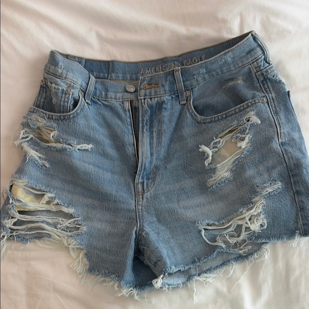 American Eagle Outfitters Light Wash highest rise 90s boyfriend short